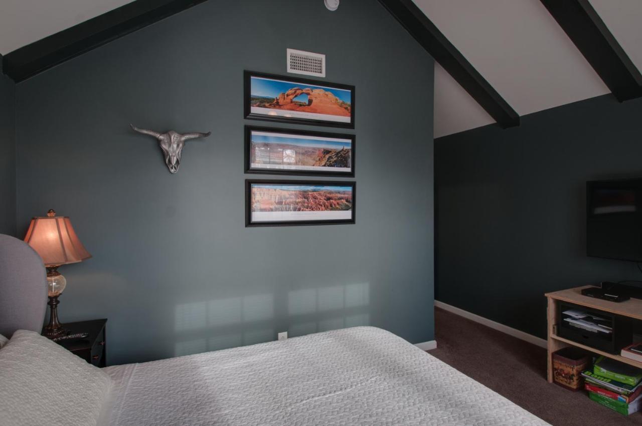 Vacation Home 5 Mins To Down Town 2 Bedrooms 2 Baths Garden Area Hot Tub Nashville Ngoại thất bức ảnh