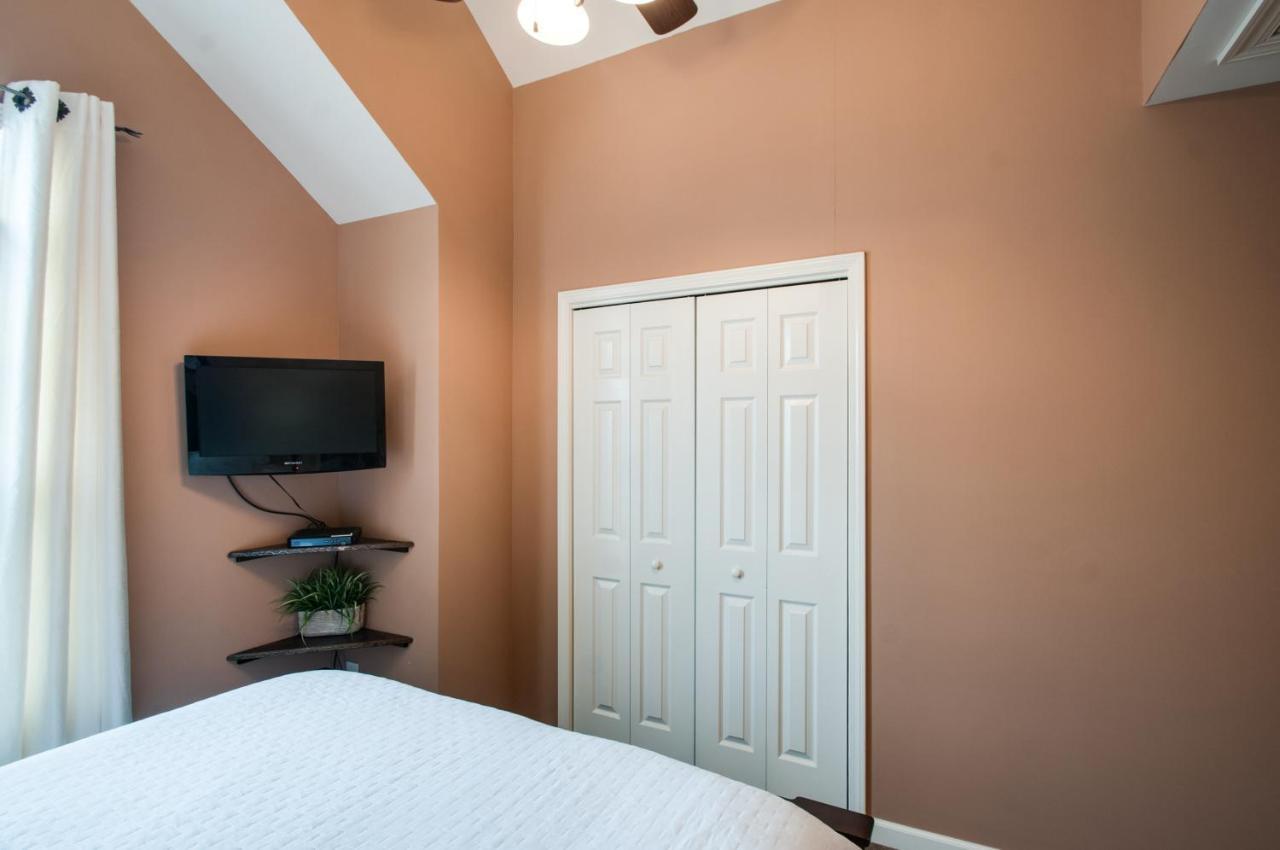 Vacation Home 5 Mins To Down Town 2 Bedrooms 2 Baths Garden Area Hot Tub Nashville Ngoại thất bức ảnh